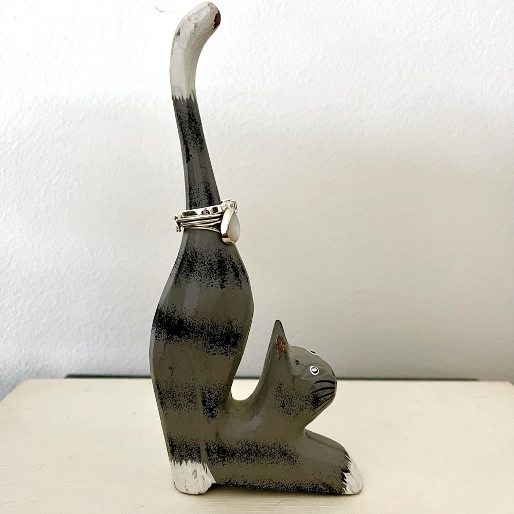 Cat ring holder